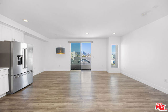 1101 S Harvard Boulevard, Los Angeles CA: https://media.crmls.org/mediaz/be8a8824-f9c1-4a80-ae9d-6d01e6842d75.jpg