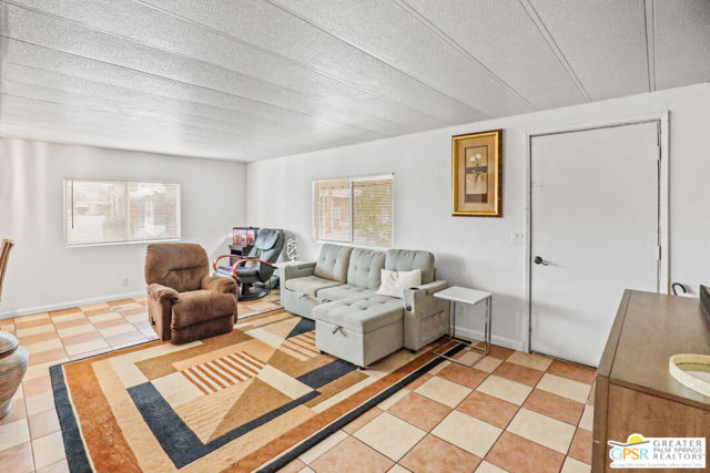 17555 Corkill Rd, Desert Hot Springs CA: https://media.crmls.org/mediaz/be8accf2-ef90-4a17-a291-c4a1d3afbd14.jpg