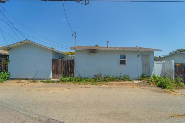 321 S Freeman, Oceanside CA: https://media.crmls.org/mediaz/be8ae0ca-3227-4c66-8f6c-3dbff80f6b61.jpg