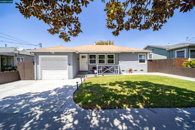 2421 Lincoln Ave, Richmond CA: https://media.crmls.org/mediaz/be8b631a-37e0-432b-8df9-71d6d2fff3f0.jpg
