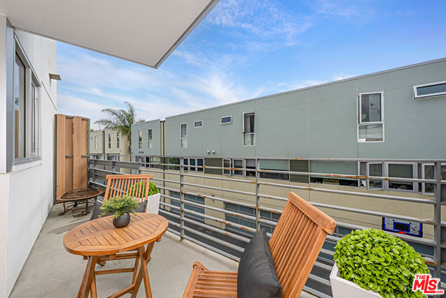 3119 Via Dolce, Marina del Rey CA: https://media.crmls.org/mediaz/be8b8df4-3e92-44df-87ec-eaba4a90bcf9.jpg