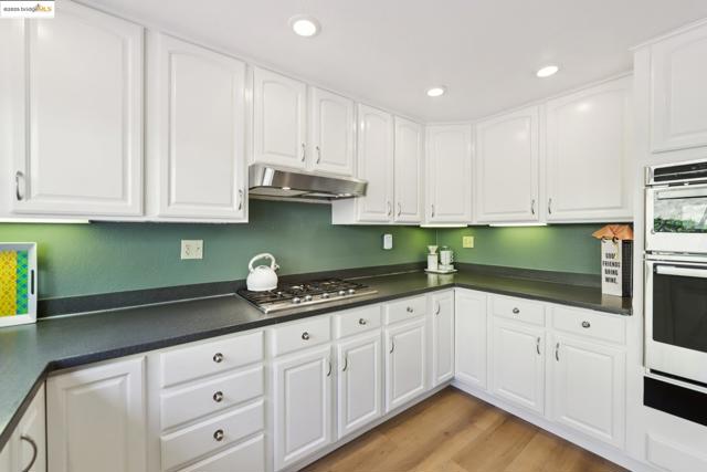 2353 Benham Ct, Walnut Creek CA: https://media.crmls.org/mediaz/be8be2cb-1aca-476a-ad19-e7e11833fb1f.jpg