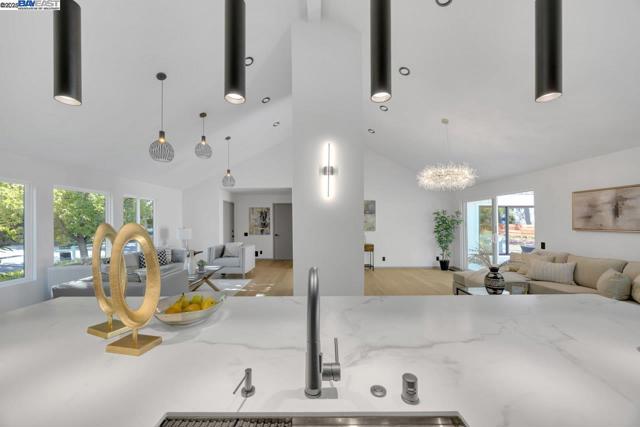 560 Old Orchard Drive, Danville CA: https://media.crmls.org/mediaz/be8c84fd-3bcb-4cb9-89a4-670c2fa1486e.jpg