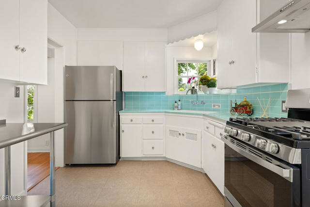 1750 E Villa Street, Pasadena CA: https://media.crmls.org/mediaz/be8ce01a-1777-45b9-94e6-f1e83d081ca1.jpg