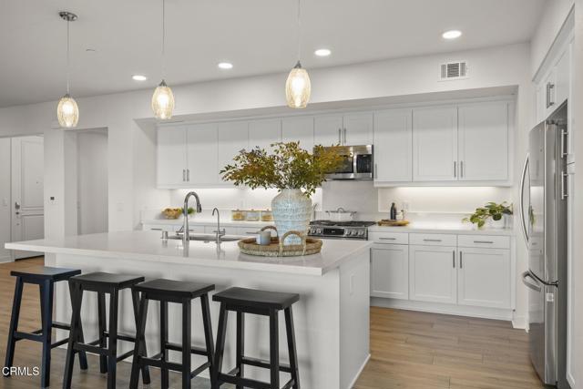 2870 Wagon Wheel Road, Oxnard CA: https://media.crmls.org/mediaz/be8cf736-d452-4ca8-a514-46f461cc1553.jpg