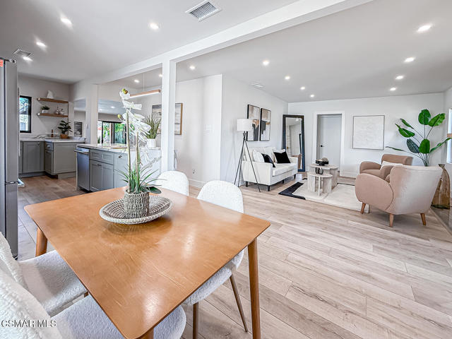 7530 Gaviota Avenue, Lake Balboa CA: https://media.crmls.org/mediaz/be8d19ce-dd32-4563-a3c8-9ec25c7c954d.jpg