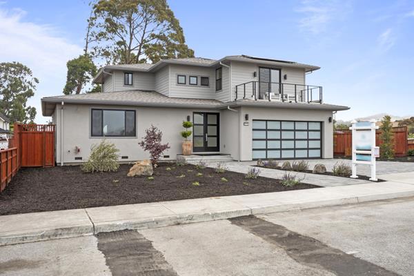 575 Seymour Street, Half Moon Bay CA: https://media.crmls.org/mediaz/be8d2bd4-1ce1-4517-a44c-d819f0a8d53a.jpg