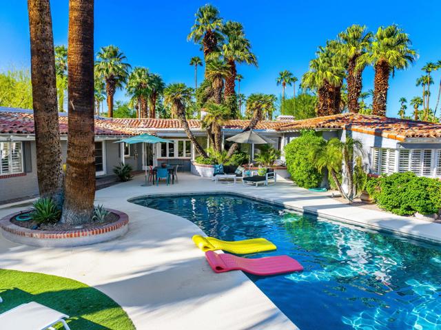365 Camino Norte, Palm Springs CA: https://media.crmls.org/mediaz/be8d445a-86c5-4925-9396-5684f9210e0d.jpg