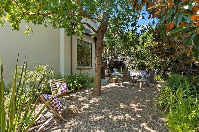 900 Roble Avenue, Menlo Park CA: https://media.crmls.org/mediaz/be8dc543-15b5-4fe5-97fe-80707403e111.jpg