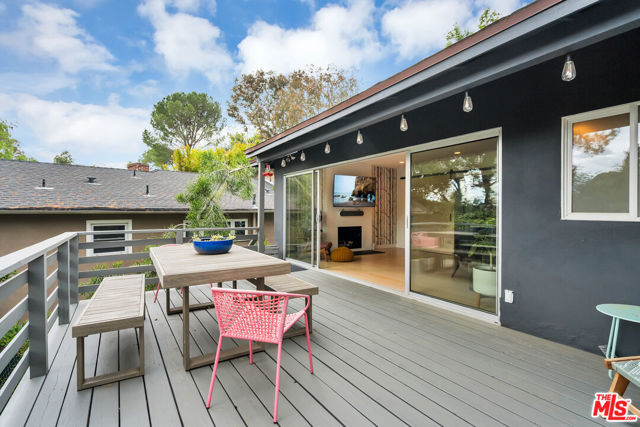 380 Tamarac Drive, Pasadena CA: https://media.crmls.org/mediaz/be8dca57-909b-462b-a254-10c11b716c4a.jpg