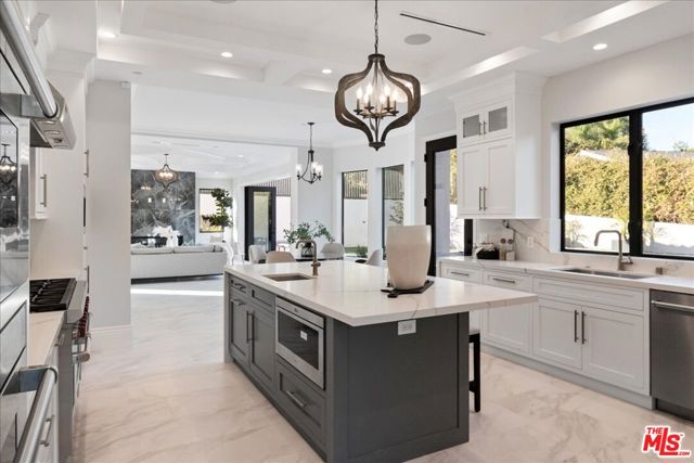 4351 Vanalden Avenue, Tarzana CA: https://media.crmls.org/mediaz/be8dd624-a3f7-49b3-879a-c96065c61a49.jpg