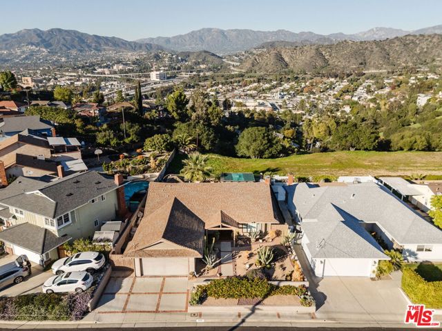 4837 Round Top Drive, Los Angeles CA: https://media.crmls.org/mediaz/be8de4f4-103e-4e31-aa06-5ff0b2b5a9a8.jpg