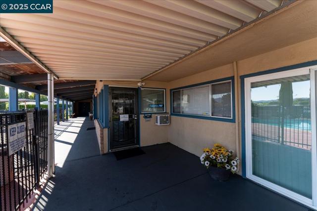 100 Welcome Ave, Concord CA: https://media.crmls.org/mediaz/be8e1c17-c8a7-4fd1-807c-bca450d2e9a0.jpg