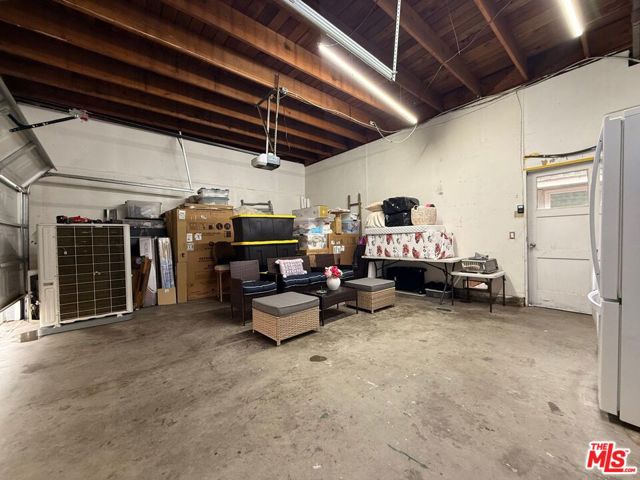 10234 Oklahoma Avenue, Chatsworth CA: https://media.crmls.org/mediaz/be8e3ab9-407f-477b-822c-20a4837188d7.jpg
