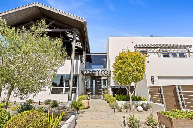 5259 Pacifica Dr, San Diego CA: https://media.crmls.org/mediaz/be8e8011-a9a9-41a4-a8f8-1016329fc352.jpg