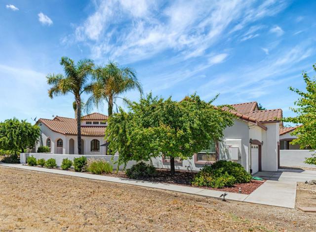 1152 Little River Drive, Hollister CA: https://media.crmls.org/mediaz/be8ea585-d950-4838-9aa8-3c8afda867ca.jpg