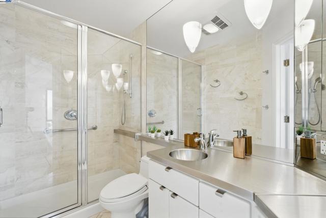 3 Commodore Dr, Emeryville CA: https://media.crmls.org/mediaz/be8eb497-bb96-4cf3-9abd-39c9775cd1fc.jpg
