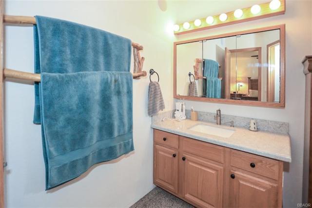 2324 Manzanita Lane, Big Bear CA: https://media.crmls.org/mediaz/be8ffc6c-c399-4ebd-b2a7-86322c55e943.jpg