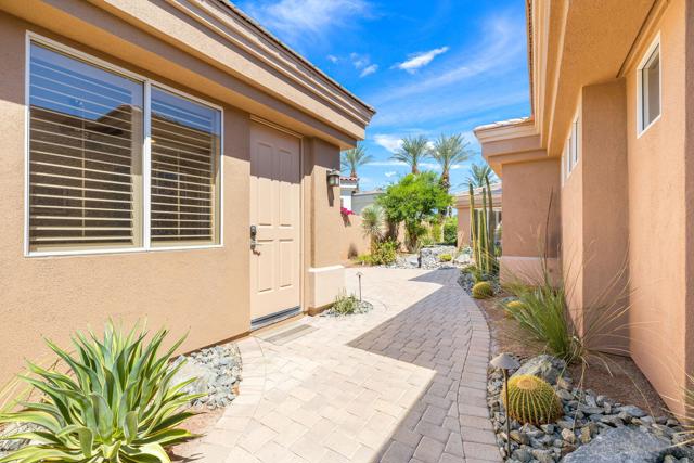 461 White Horse Trail, Palm Desert CA: https://media.crmls.org/mediaz/be907228-586e-488d-ad2e-7e19c644dea7.jpg