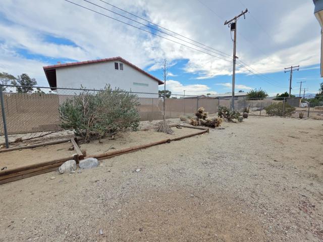 16650 Avenida Rambla, Desert Hot Springs CA: https://media.crmls.org/mediaz/be909927-f0f3-45ed-8d70-76f71176a1fc.jpg