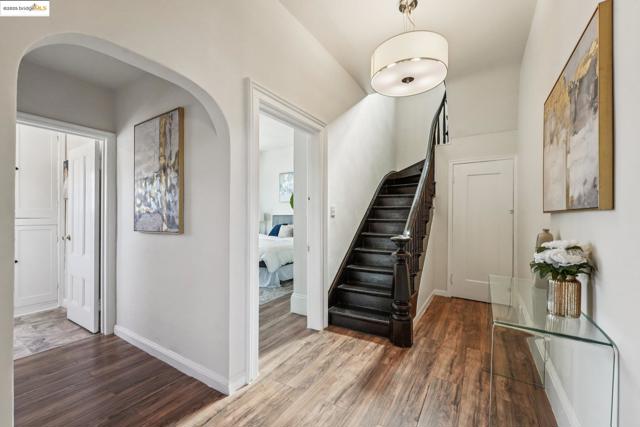 1549 5Th Ave, Oakland CA: https://media.crmls.org/mediaz/be909b78-c060-4085-b862-f95e33ad8672.jpg