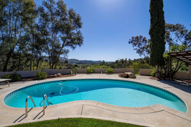 25311 Jesmond Dene Road, Escondido CA: https://media.crmls.org/mediaz/be90ead3-fb9f-48ac-9eba-321e131195c1.jpg