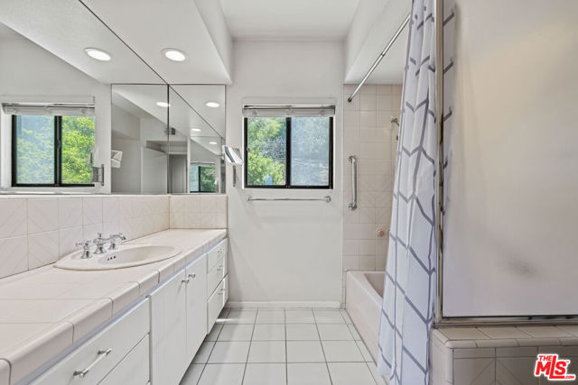 3740 Multiview Drive, Los Angeles CA: https://media.crmls.org/mediaz/be912c10-2e3e-48b6-91c3-f29b1de77d98.jpg