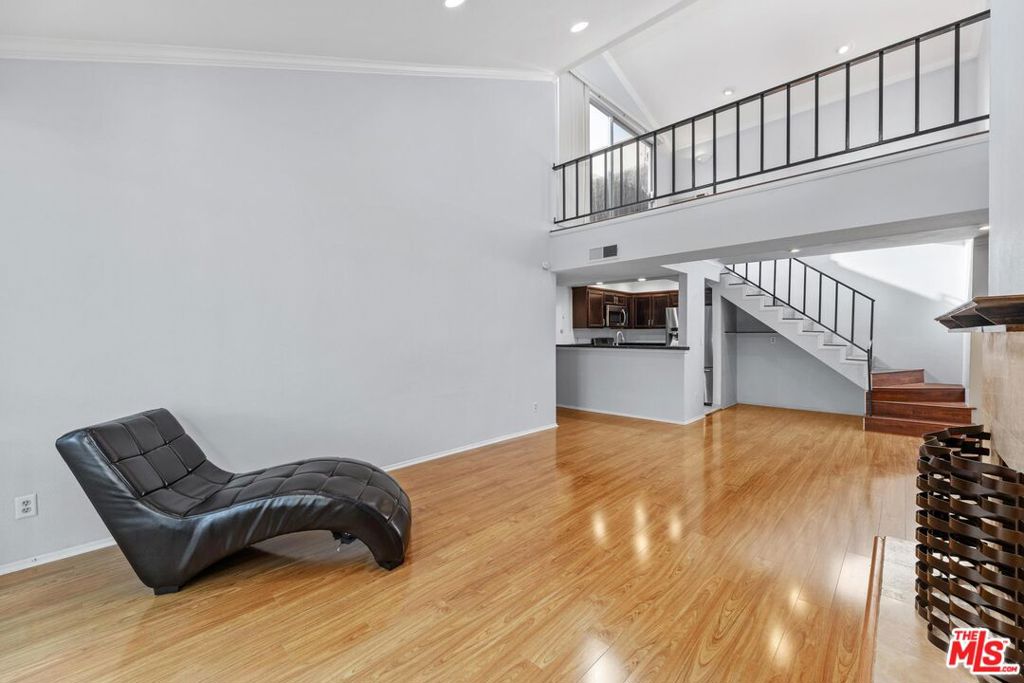 5325 Newcastle Avenue #338