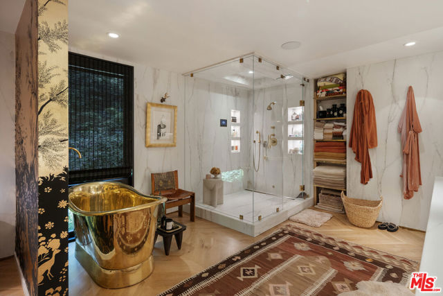 900 Napoli Drive, Pacific Palisades CA: https://media.crmls.org/mediaz/be913bde-9cc9-4896-a5e7-59291b5ae76e.jpg