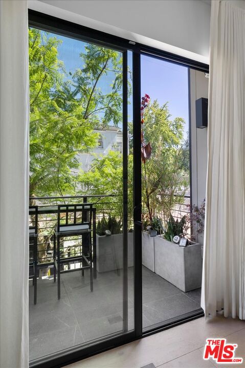 3225 Rowena Avenue, Los Angeles CA: https://media.crmls.org/mediaz/be91f185-ddad-43e3-96bf-768fc00f03dd.jpg