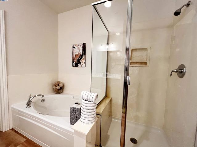49031 Woodgrove Cmn, Fremont CA: https://media.crmls.org/mediaz/be927cc5-4464-40b2-899d-4aadd1c59653.jpg