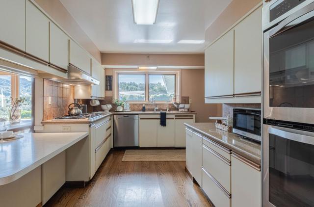 12 Mesa Del Sol, Salinas CA: https://media.crmls.org/mediaz/be92bdeb-beec-48c3-b648-aeb44a084ce0.jpg