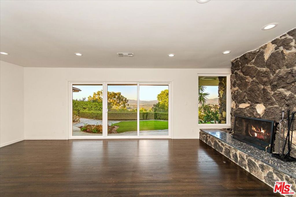 15451 Longbow DriveSherman Oaks img 18