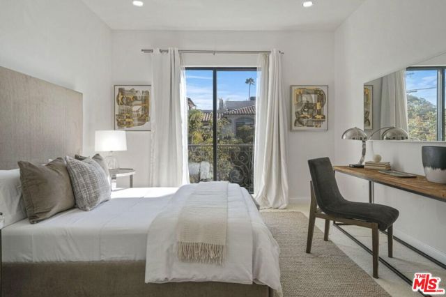 16000 W Sunset Boulevard, Pacific Palisades CA: https://media.crmls.org/mediaz/be933102-1887-4cea-99b9-0dc1953d9a89.jpg