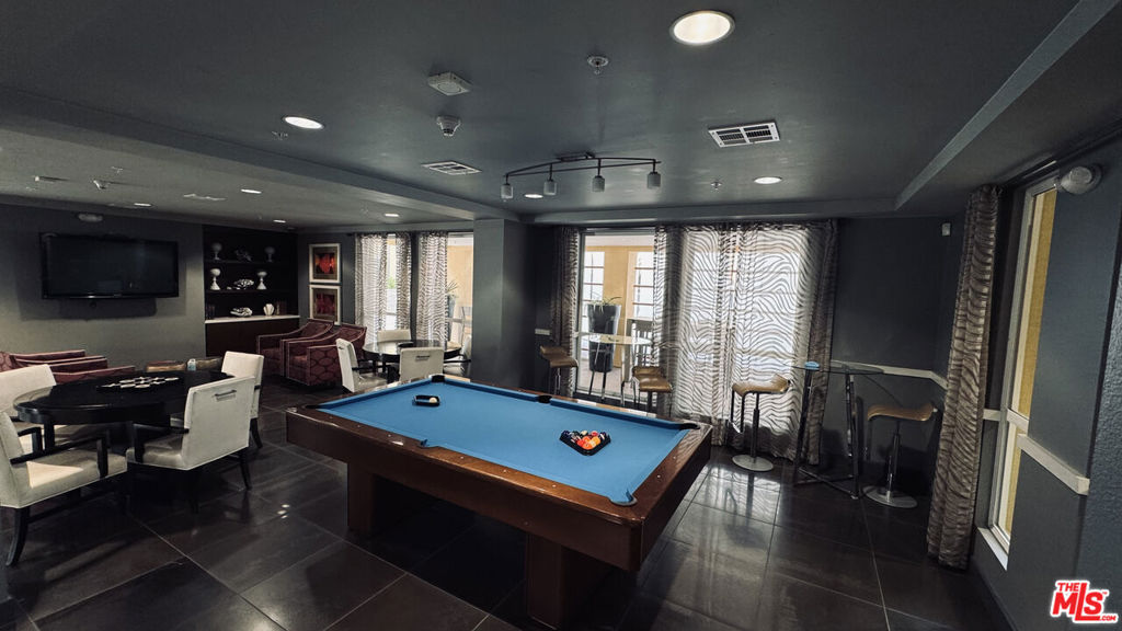 https://media.crmls.org/mediaz/be935904-ed49-4612-8aaa-04b1ae0969d6.jpg?preset=X-Large