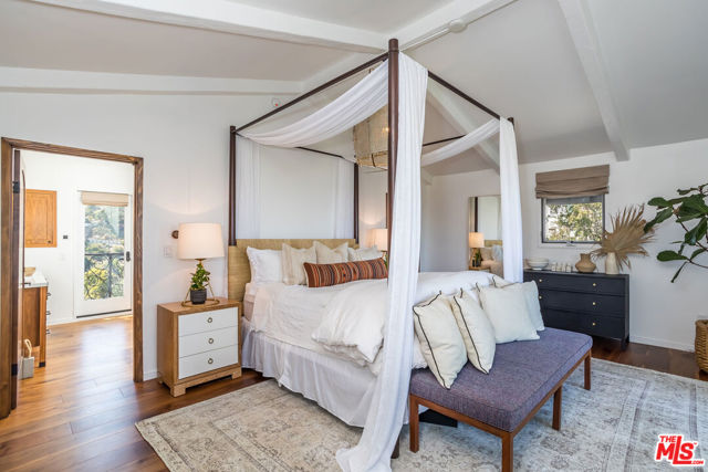 8149 Mannix Drive, Los Angeles CA: https://media.crmls.org/mediaz/be93beee-0583-40fd-86c3-01c1cb854669.jpg