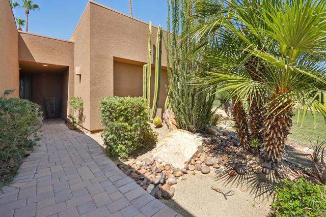 73457 Irontree Drive, Palm Desert CA: https://media.crmls.org/mediaz/be9408ba-cc27-4ce9-8477-30e79cd205f6.jpg