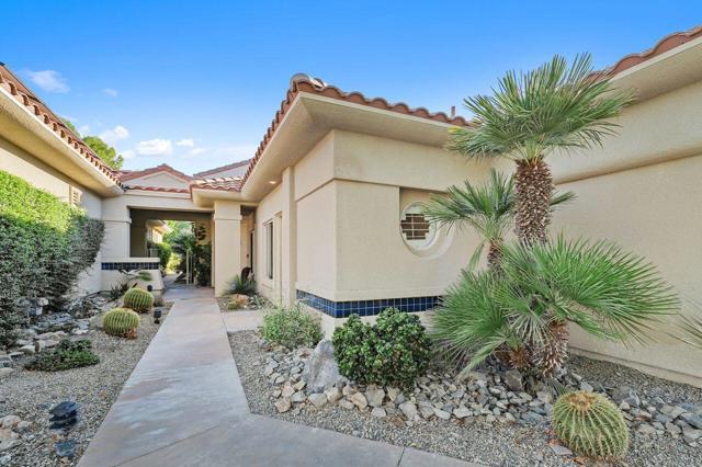 205 Kavenish Drive, Rancho Mirage CA: https://media.crmls.org/mediaz/be9435fa-066a-418b-81db-d3d019aebe4a.jpg