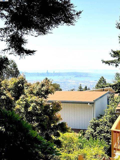 2863 Burton Dr, Oakland CA: https://media.crmls.org/mediaz/be945608-1935-4e3f-9f25-e95a4654fa98.jpg