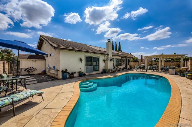 12450 Robison Blvd, Poway CA: https://media.crmls.org/mediaz/be94ae48-c434-4b38-9b01-afe8ca959803.jpg