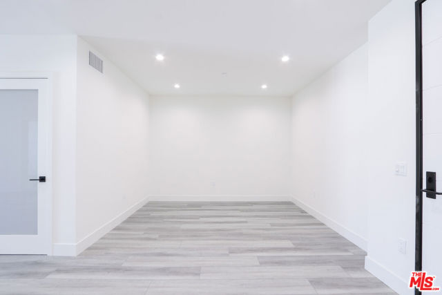 11800 Courtleigh Drive, Los Angeles CA: https://media.crmls.org/mediaz/be95eaf4-dcda-4632-b664-2d994025f449.jpg