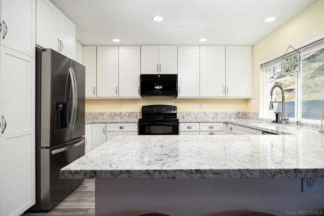 14543 High Pine St, Poway CA: https://media.crmls.org/mediaz/be965ec6-8cf2-485e-9c80-1452e42ee104.jpg