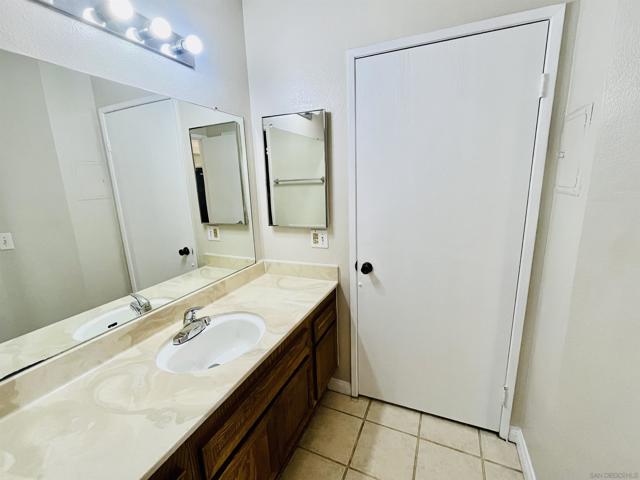 1040 E Washington Ave, Escondido CA: https://media.crmls.org/mediaz/be97cf7c-7ea1-4fb5-9735-c28a4f344dbc.jpg