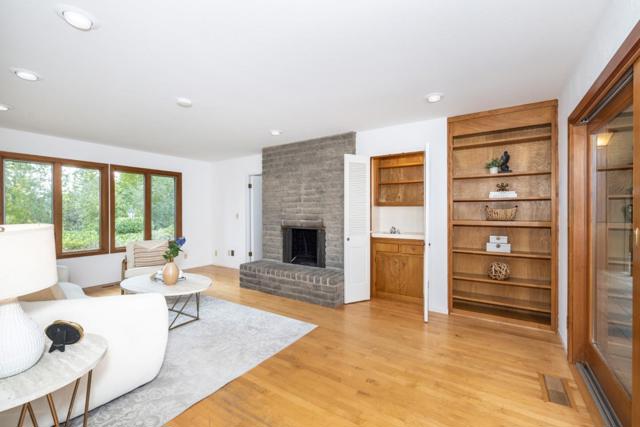 26939 Beatrice Lane, Los Altos Hills CA: https://media.crmls.org/mediaz/be97f7ea-01d7-47ee-b181-94d14cc078d1.jpg