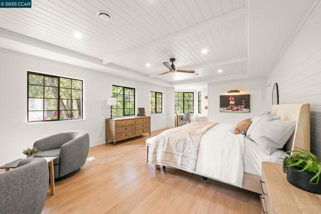 125 Sleepy Hollow Ln, Orinda CA: https://media.crmls.org/mediaz/be980020-5ff8-484d-aca5-ec0aa1eccf47.jpg