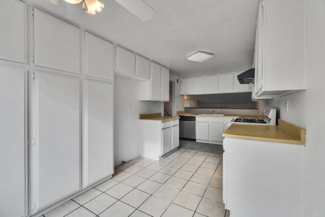 Detail Gallery Image 12 of 38 For 2211 Calle Jalapa #109,  West Covina,  CA 91792 - 3 Beds | 3 Baths