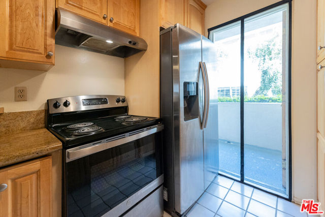 5330 Zelzah Avenue, Encino CA: https://media.crmls.org/mediaz/be985cc6-d23b-49d6-96f6-cb5d02bc68c9.jpg