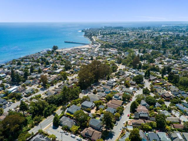 422 Mccormick Avenue, Capitola CA: https://media.crmls.org/mediaz/be9867cf-fc28-4248-97cb-24d7ba14252c.jpg