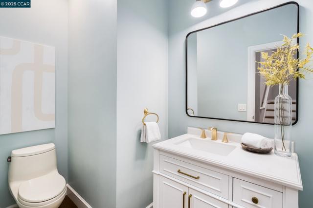 3284 Blackhawk Meadow Dr, Danville CA: https://media.crmls.org/mediaz/be9955fc-8869-4bda-8707-74ac04296107.jpg