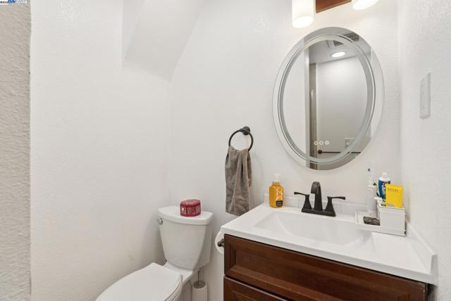 1706 Fairview St, Berkeley CA: https://media.crmls.org/mediaz/be997300-abd3-4a9b-948c-dcffaf624533.jpg
